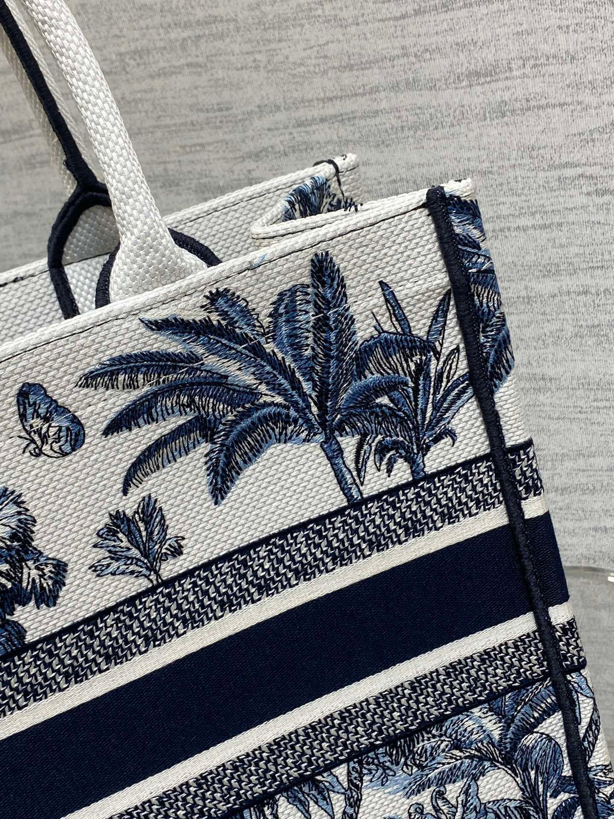 STRUCTURED CANVAS TOTE WITH BOTANICAL ILLUSTRATION
