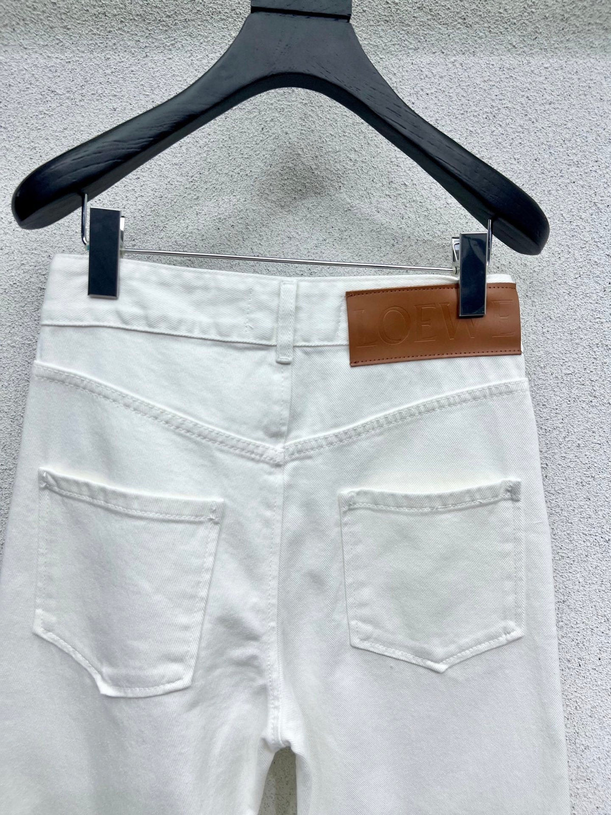 EMBOSSED LOGO STRAIGHT LEG WHITE DENIM JEANS