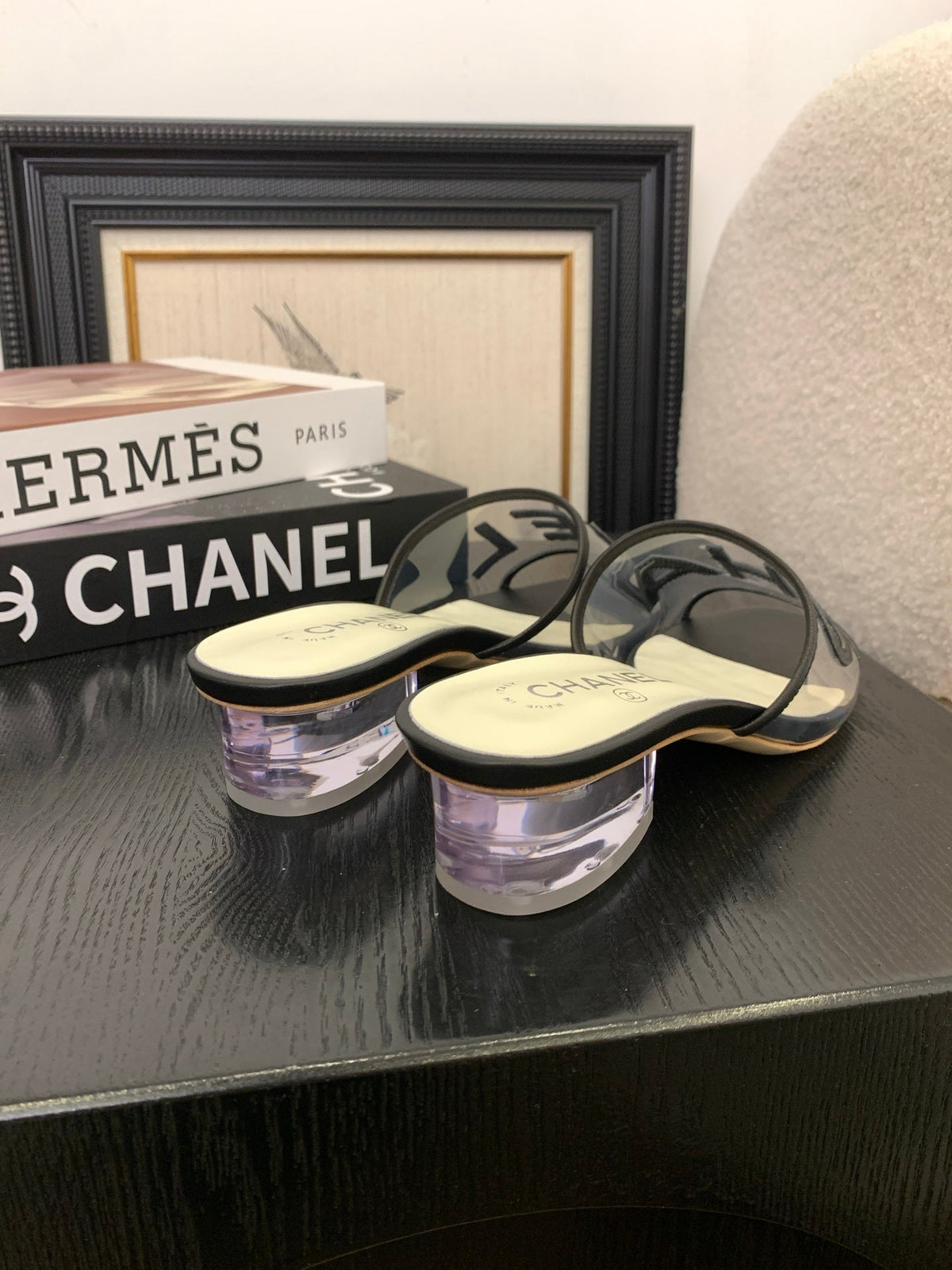 CLEAR LOGO STRAP FLAT SLIDES – BLACK