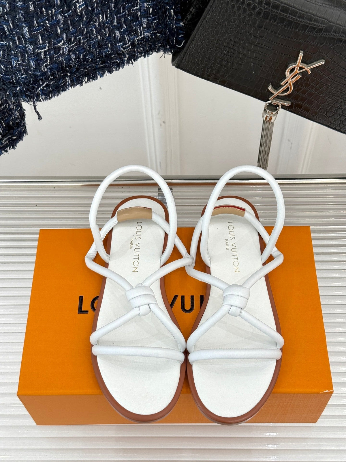 MINIMAL KNOT STRAP FLAT SANDALS – WHITE