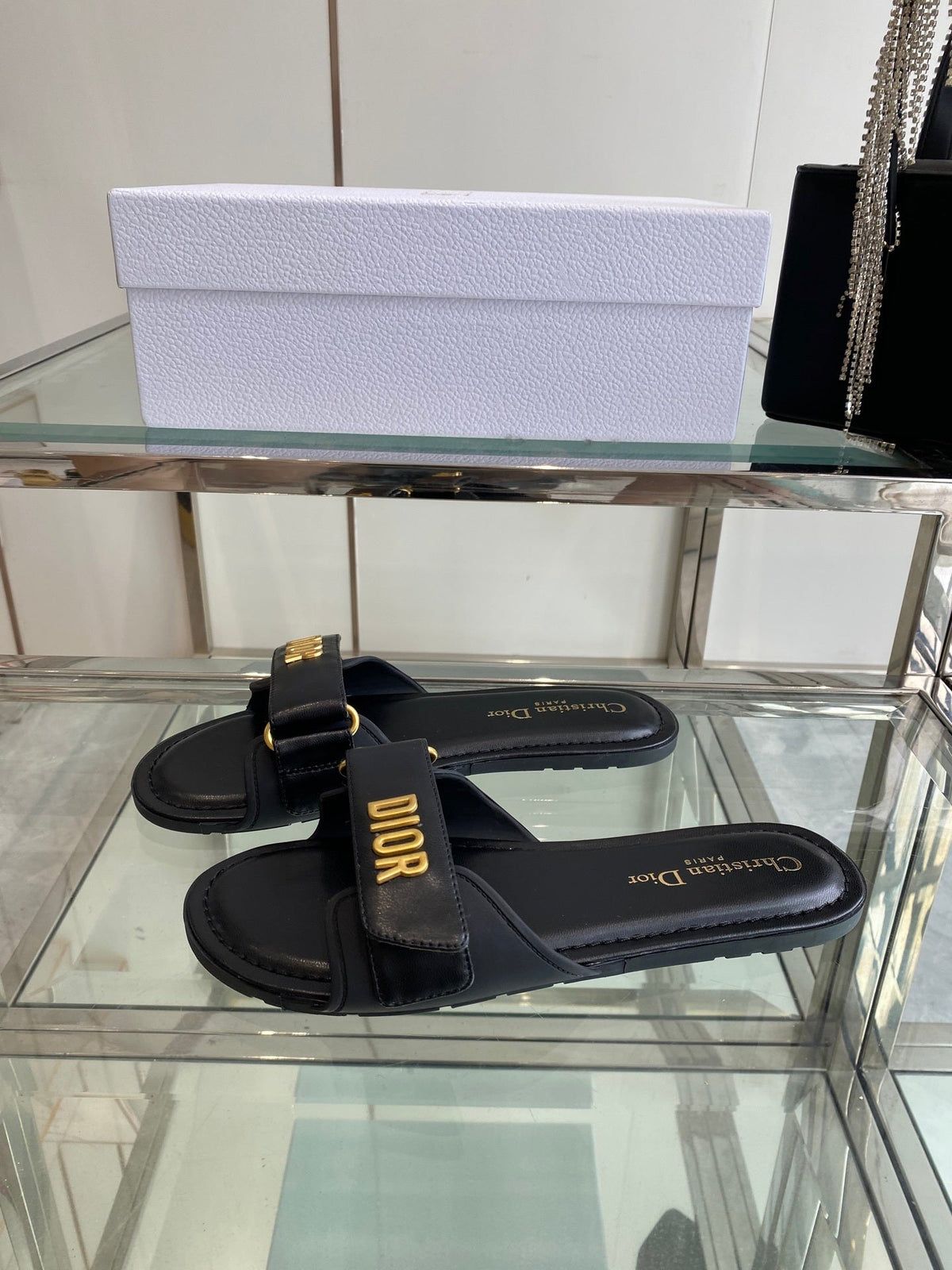 BLACK LOGO STRAP FLAT SLIDES