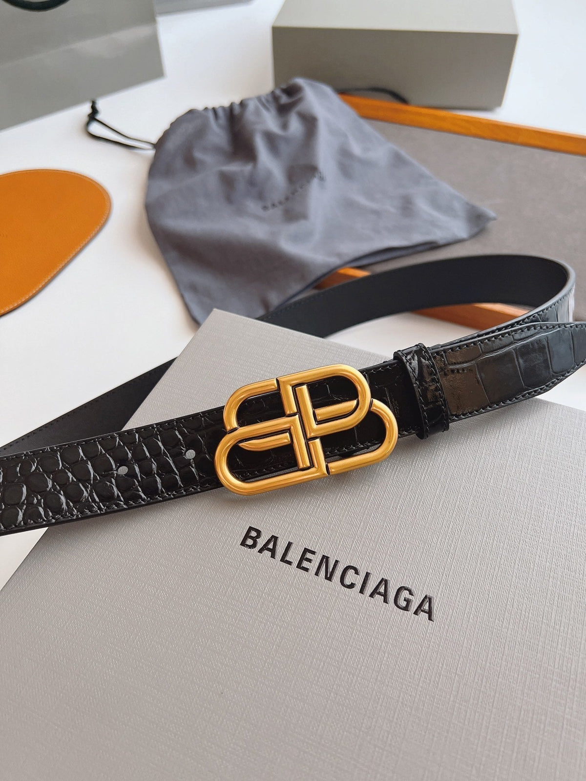 EMBOSSED BLACK LEATHER BELT WITH GOLD-TONE LOGO BUCKLE