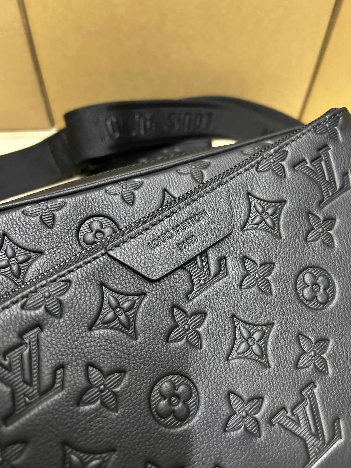 EMBOSSED LEATHER CROSSBODY BAG SET