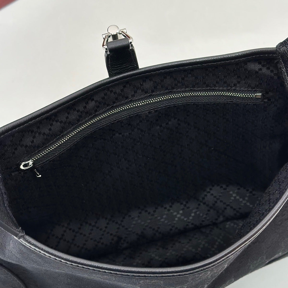 MINIMAL BLACK SHOULDER BAG