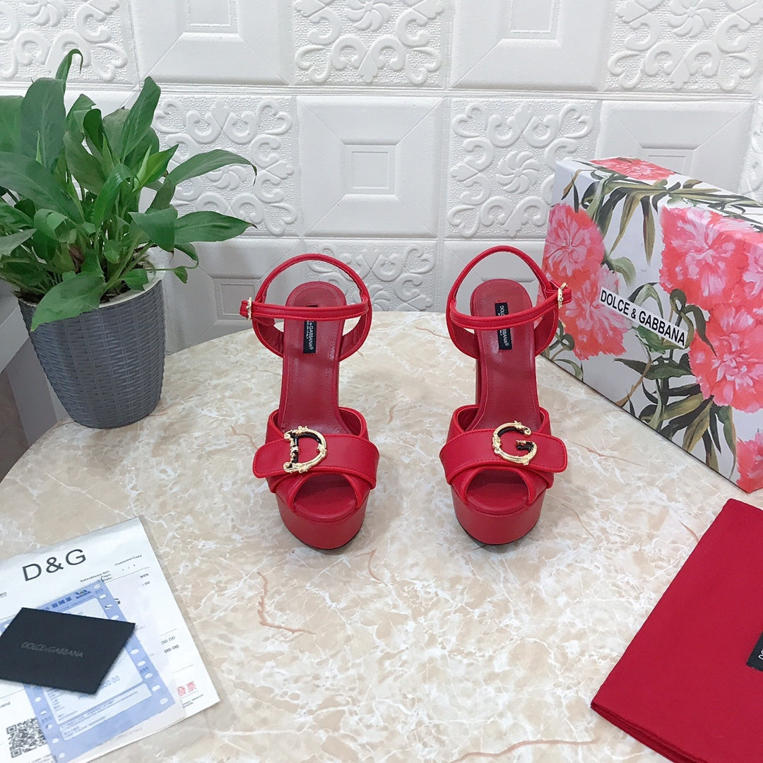 RED PLATFORM SANDALS WITH GOLD-TONE HARDWARE