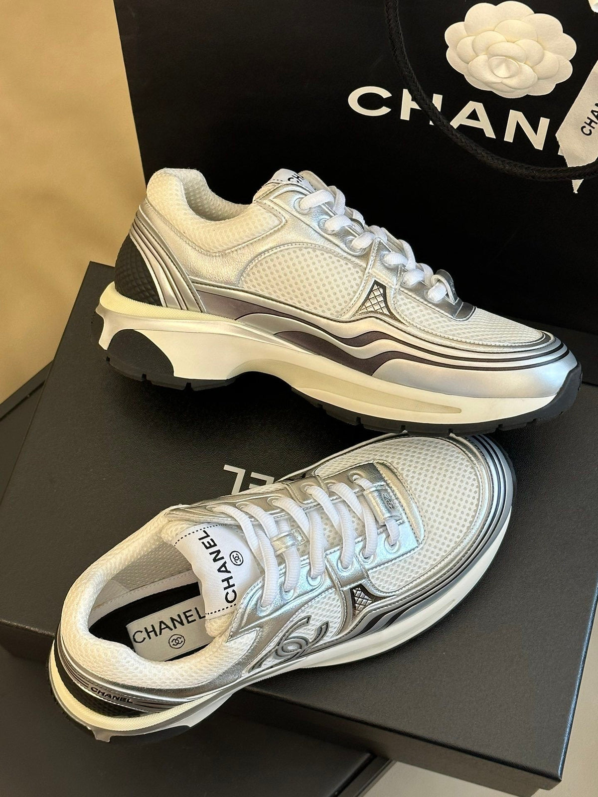 LOGO DETAIL CHUNKY RUNNER SNEAKERS