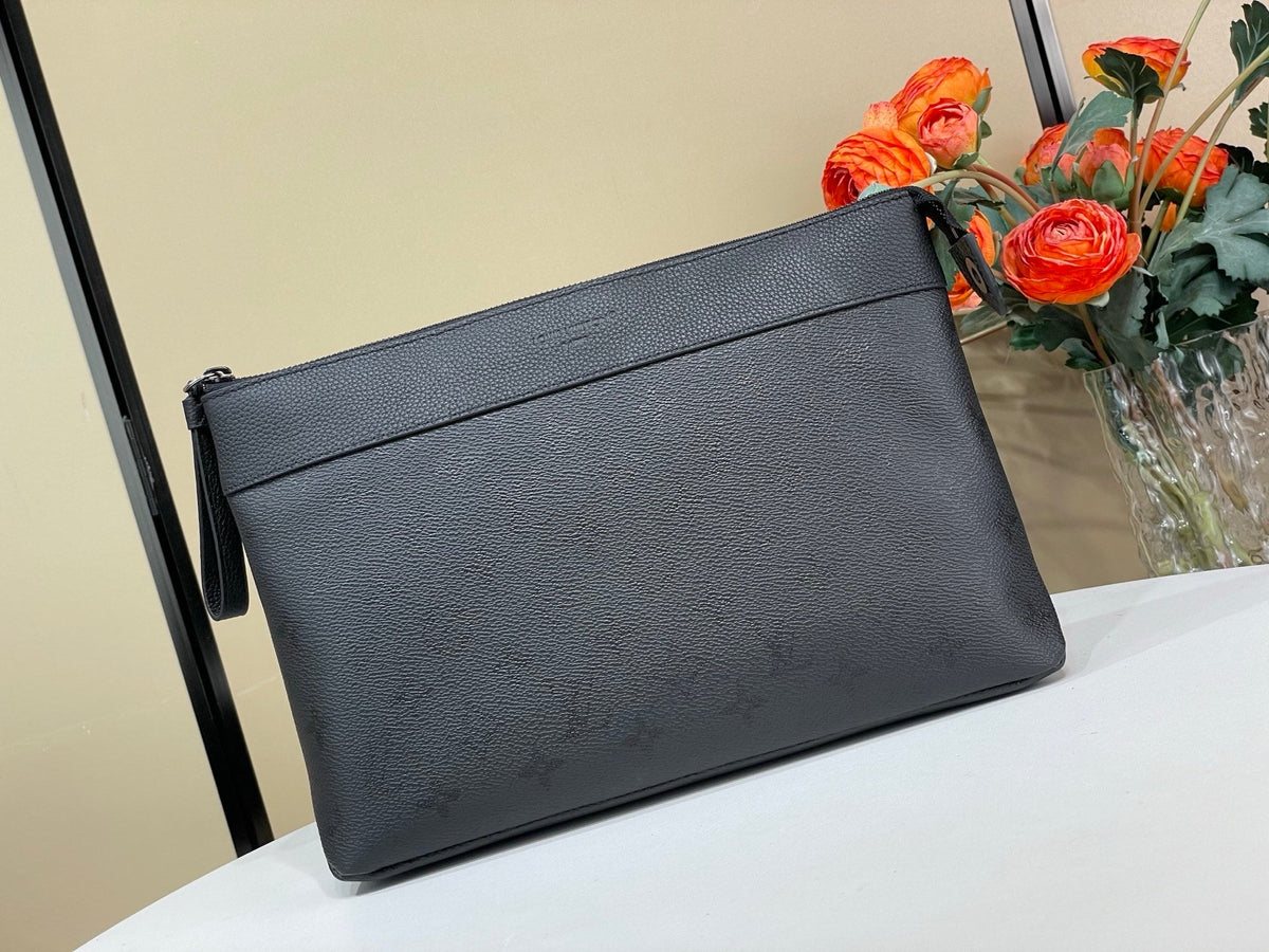 MINIMALIST LEATHER ZIP POUCH