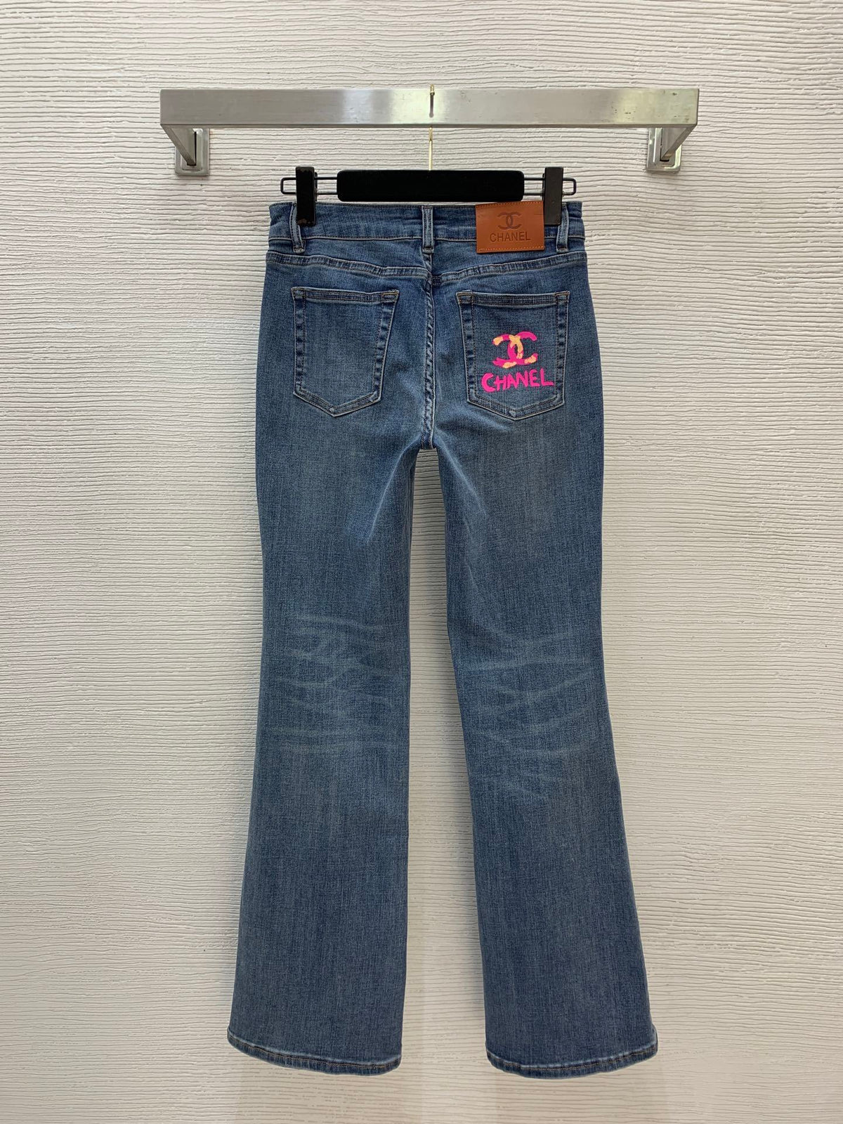 HIGH-WAIST FLARED DENIM JEANS