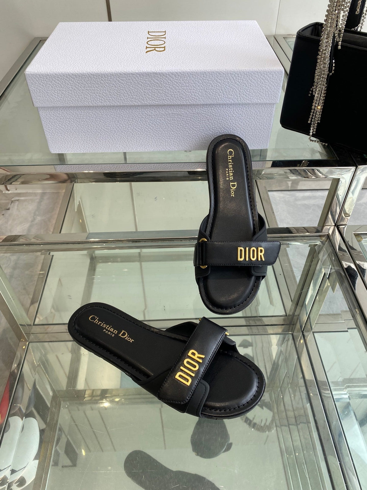 BLACK LOGO STRAP FLAT SLIDES