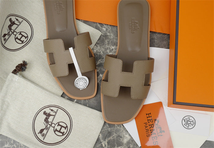 CLASSIC NEUTRAL H-CUT LEATHER SLIDE SANDALS