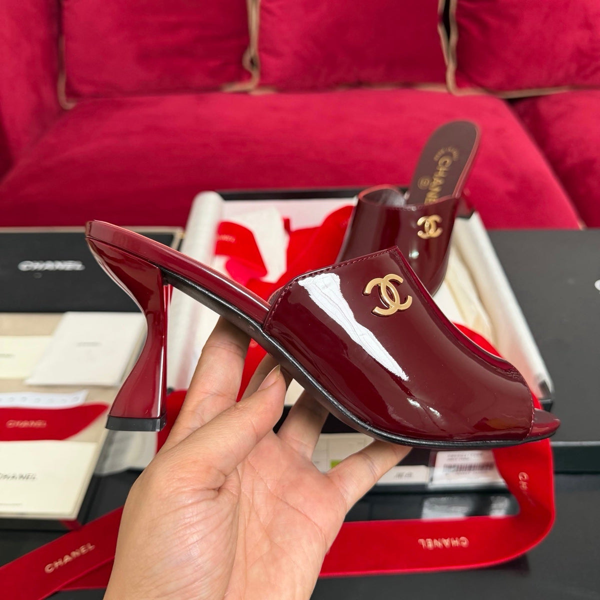 PATENT LEATHER LOGO OPEN-TOE MULE HEELS