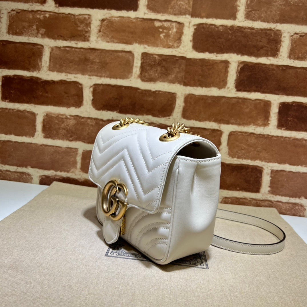 CLASSIC QUILTED MINI FLAP SHOULDER BAG