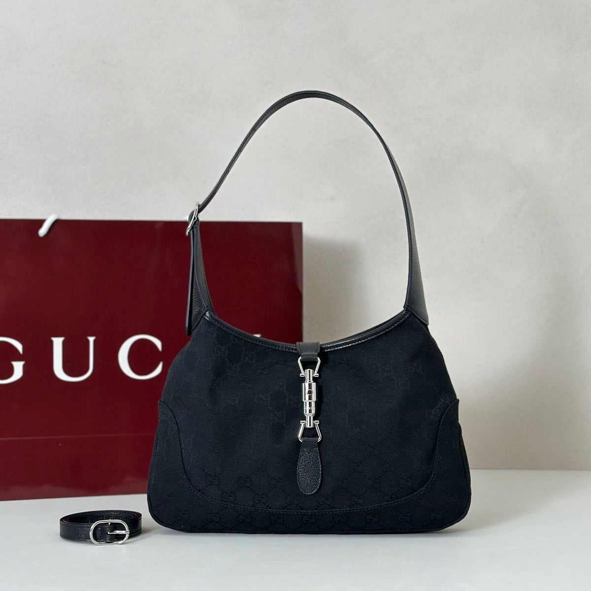 MINIMAL BLACK SHOULDER BAG