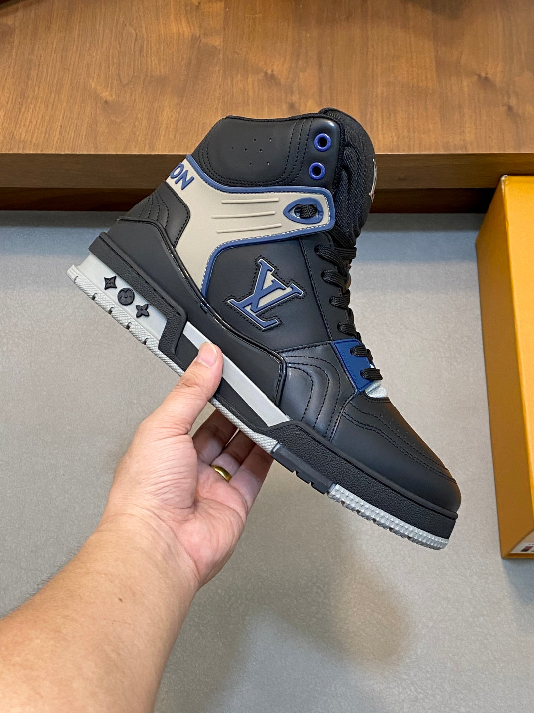 SNEAKERS WITH BLUE