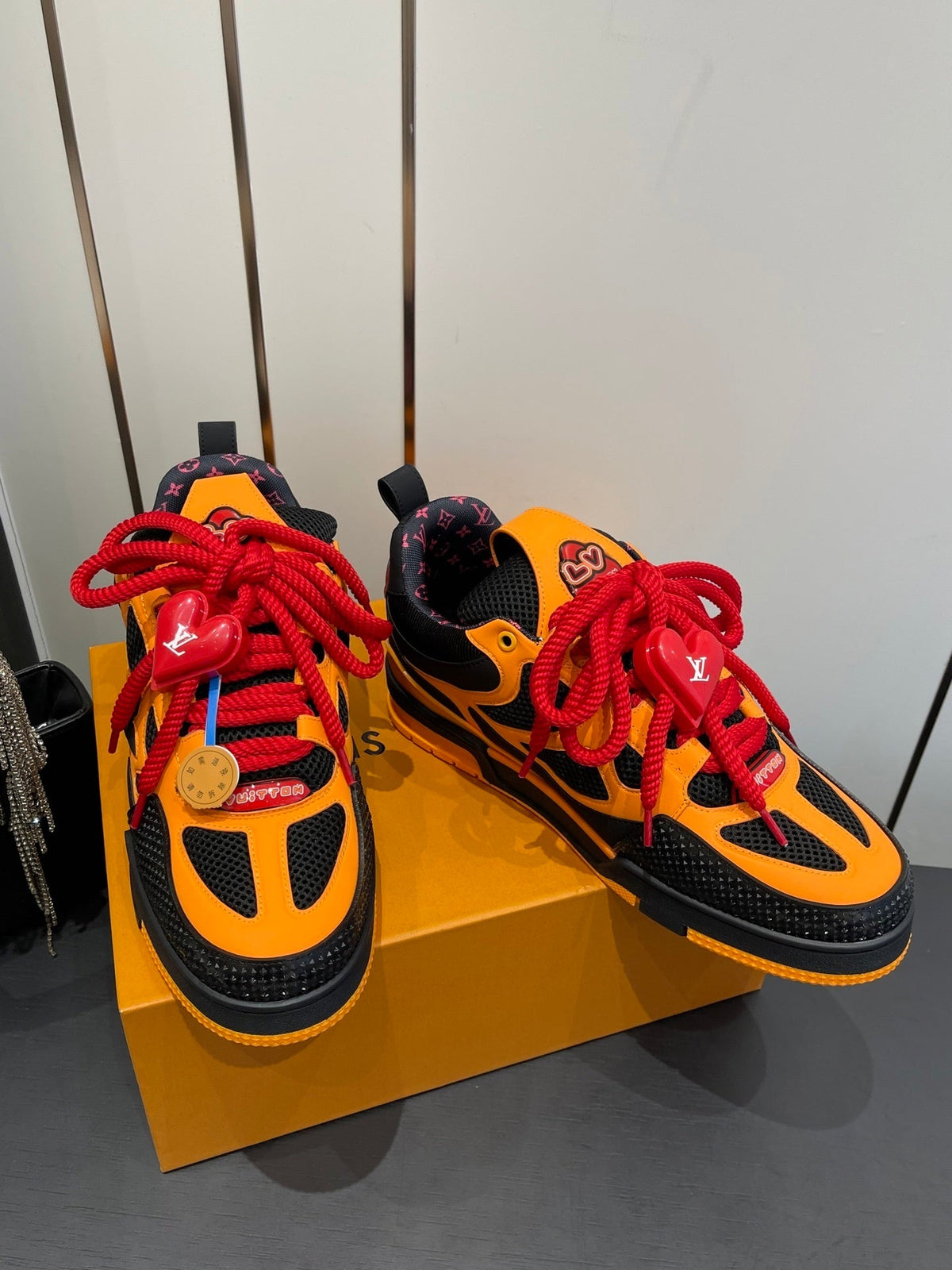 COLORBLOCK LOW-TOP SNEAKERS WITH STATEMENT LACES
