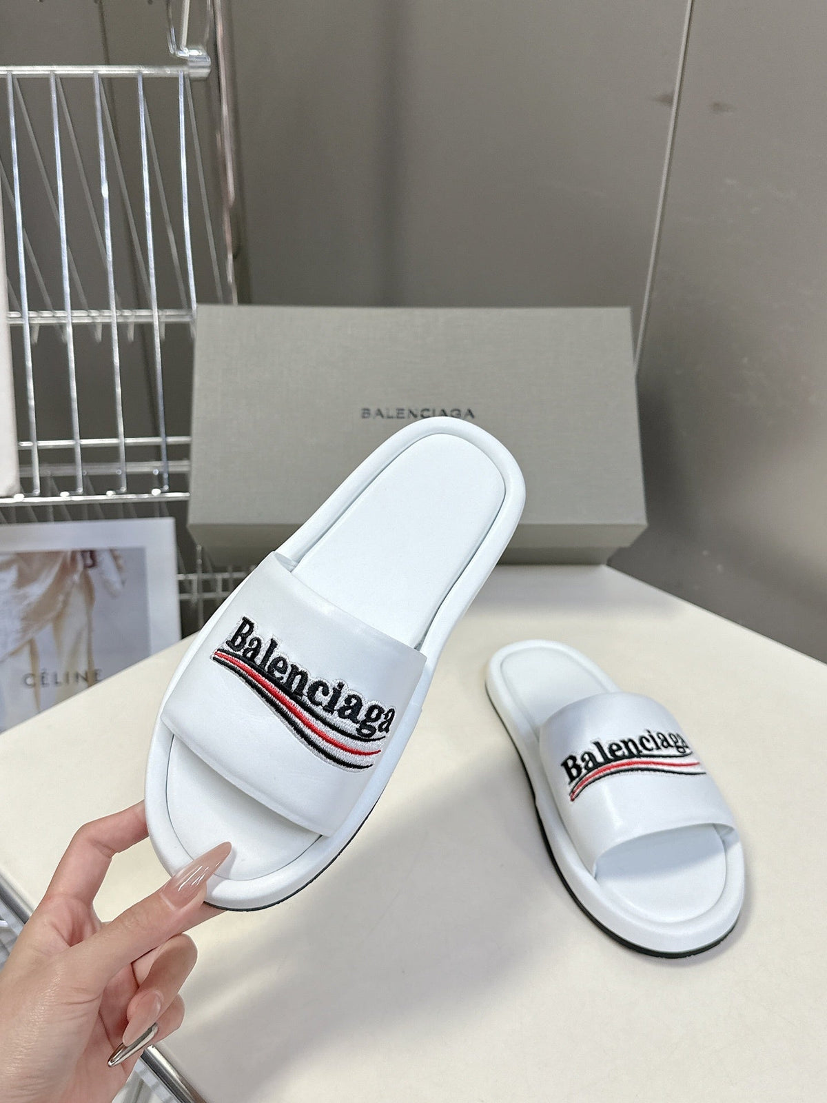 WHITE LOGO SLIDE SANDALS
