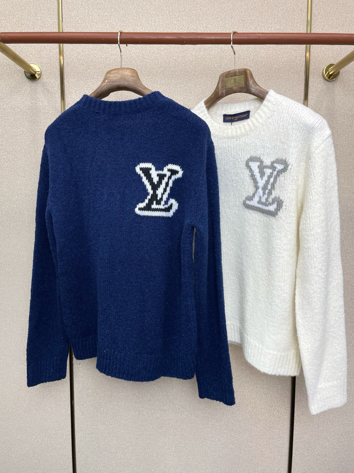 SOFT KNIT CREWNECK SWEATER WITH CONTRAST LETTER DETAIL