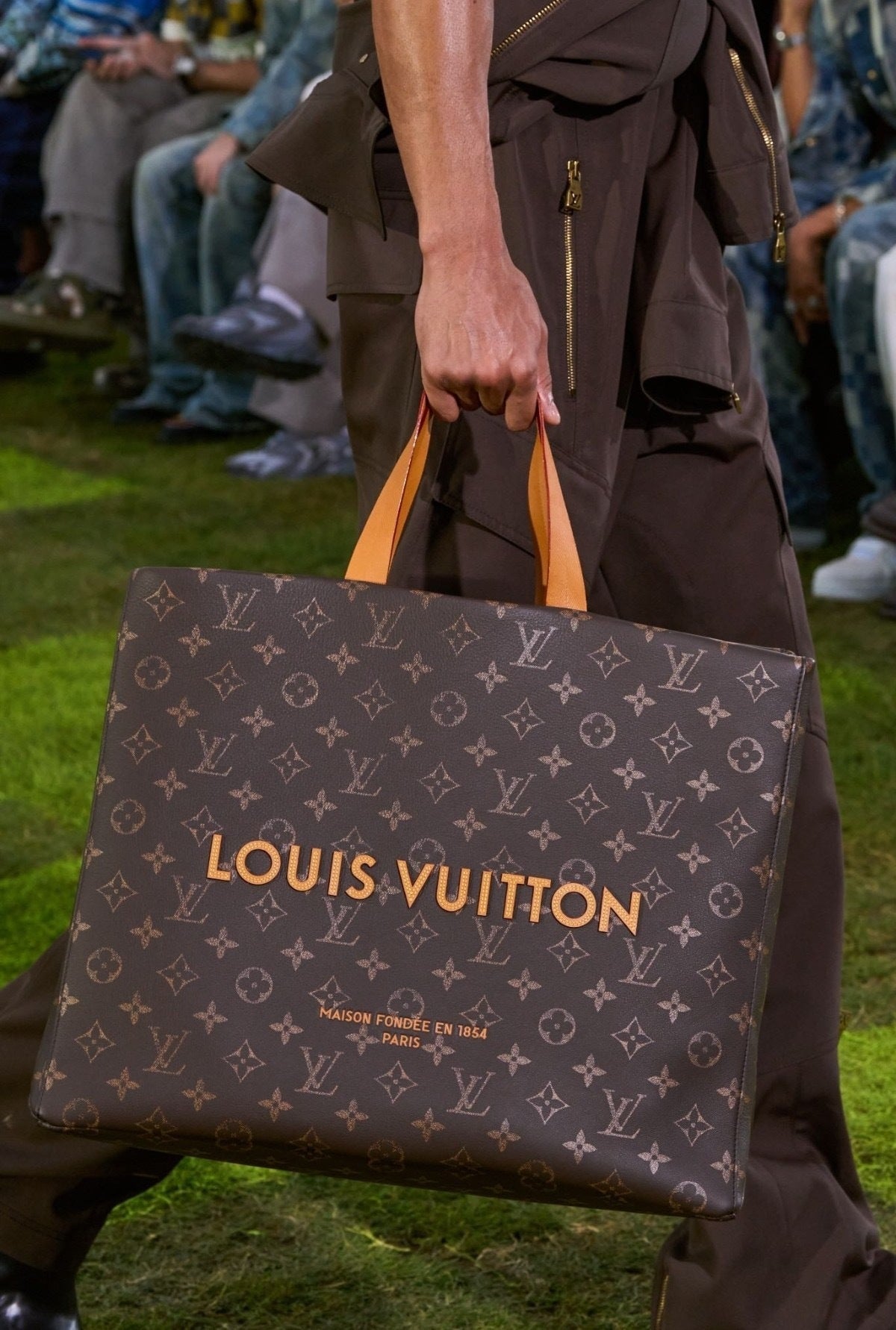 ICONIC PRINT TOTE