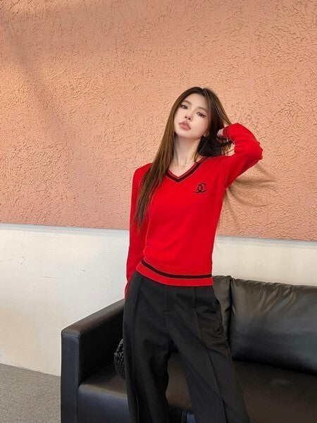 V-NECK KNIT SWEATER