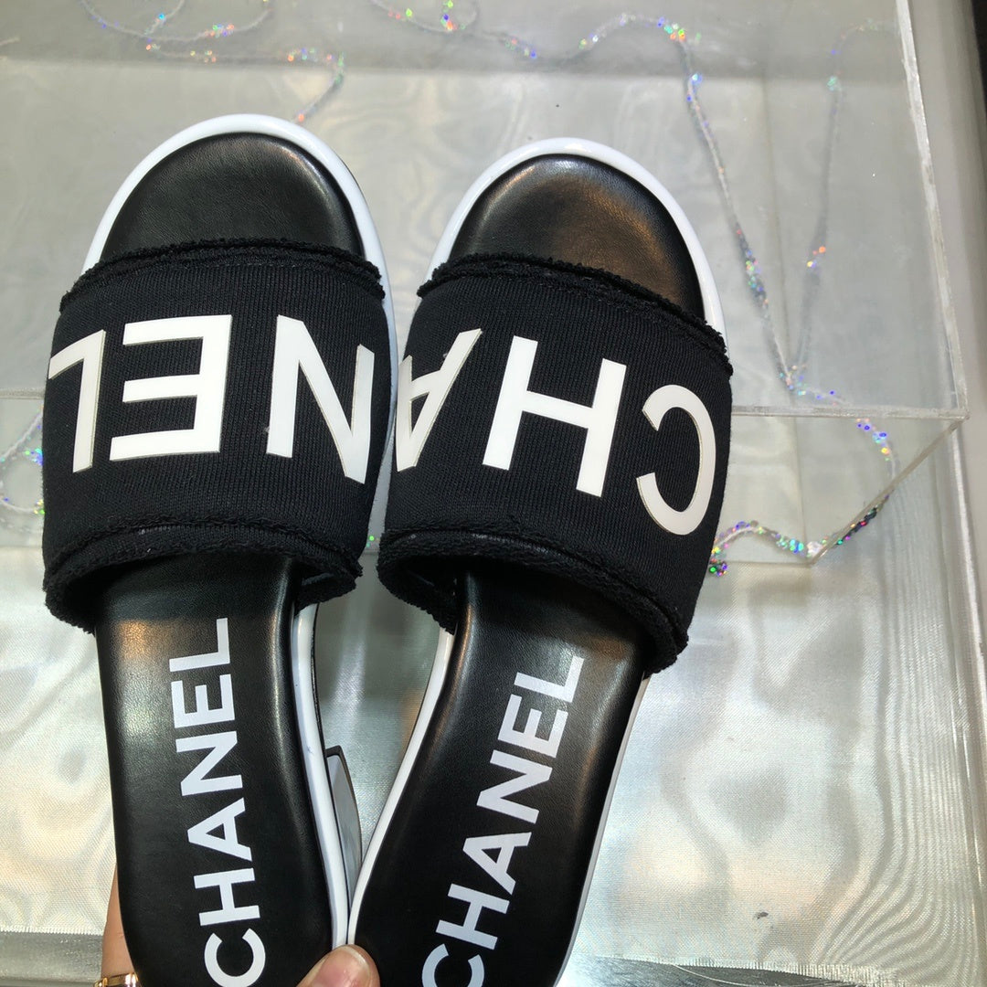 BLACK LOGO SLIDES