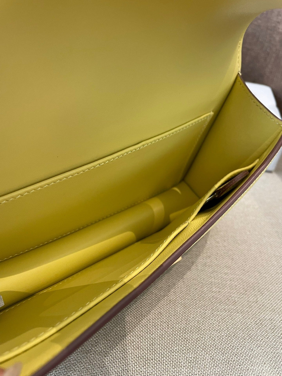 PASTEL YELLOW STRUCTURED CROSSBODY BAG