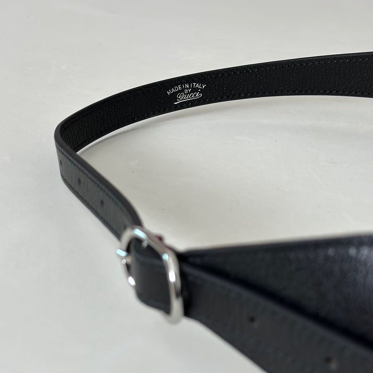 MINIMAL BLACK SHOULDER BAG