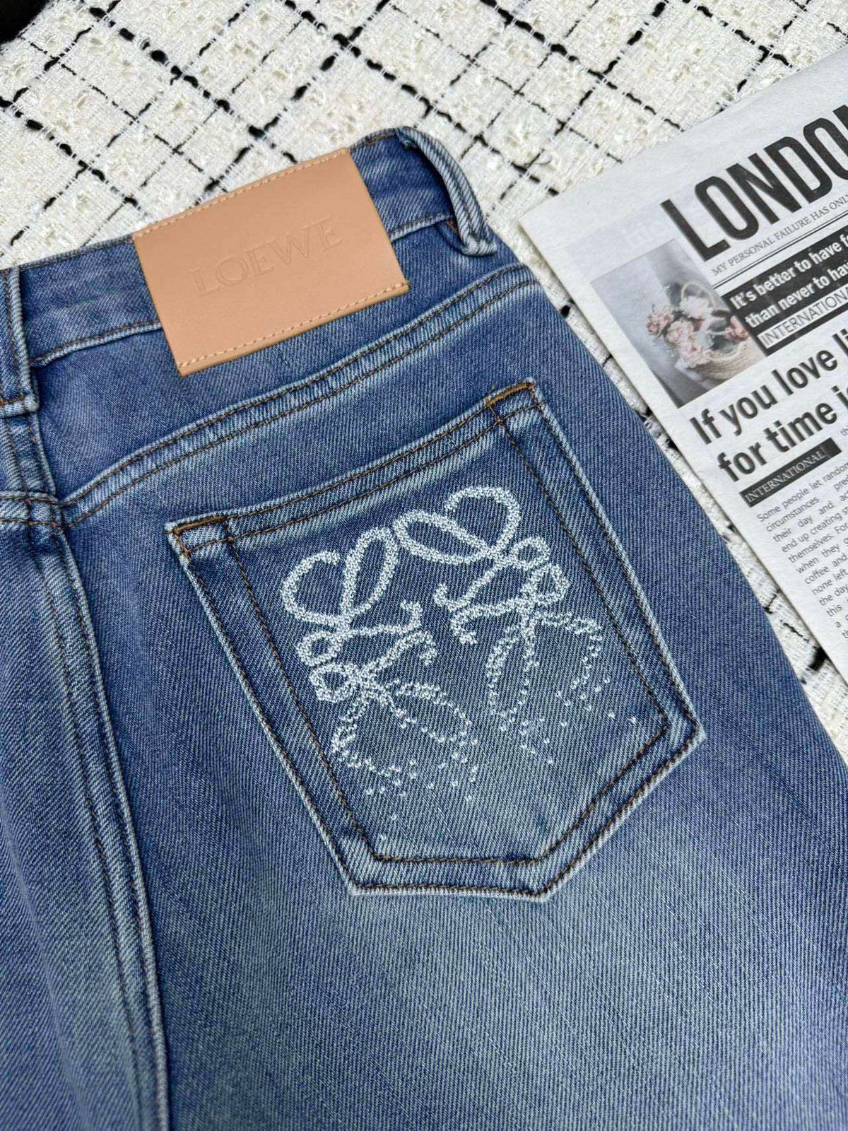 CLASSIC HIGH-RISE FLARED DENIM JEANS
