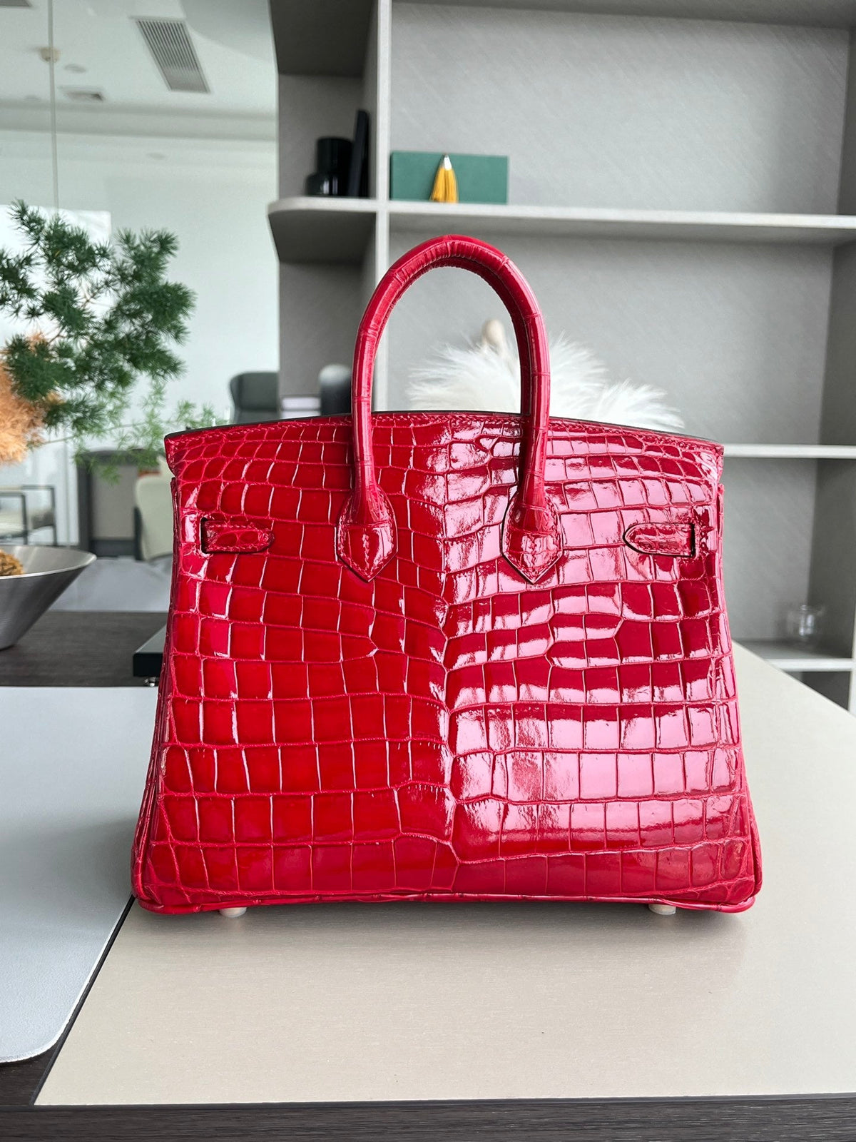 SIGNATURE HANDBAG