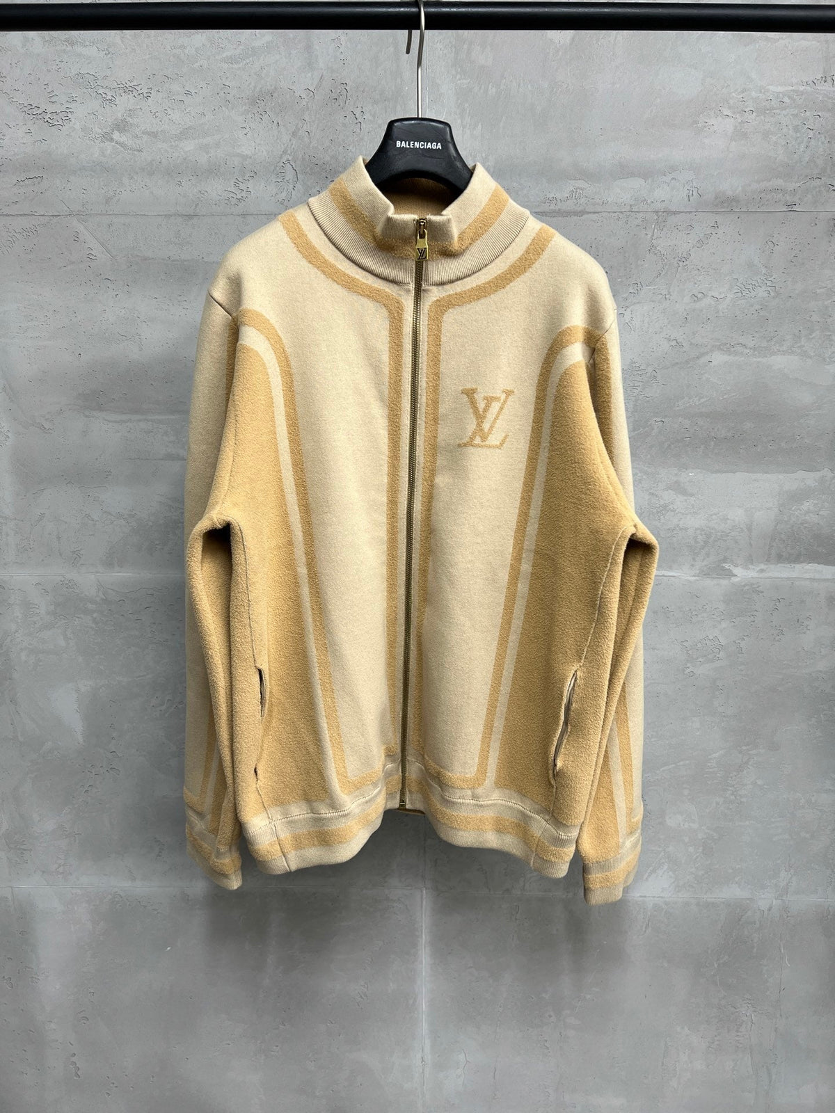 ZIP-UP KNIT JACKET WITH CONTRAST PANEL DESIGN