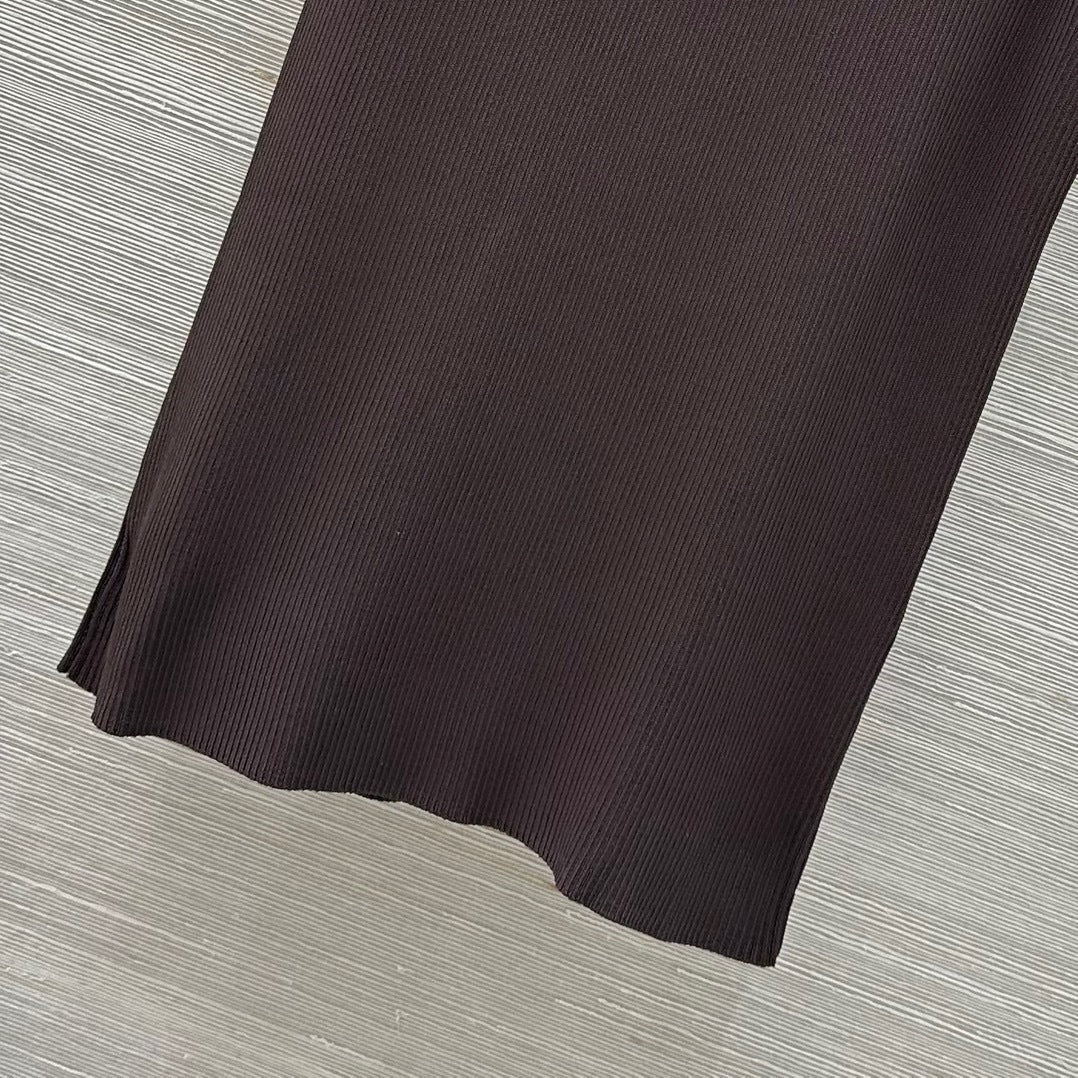 RIBBED SLEEVELESS KNIT TOP