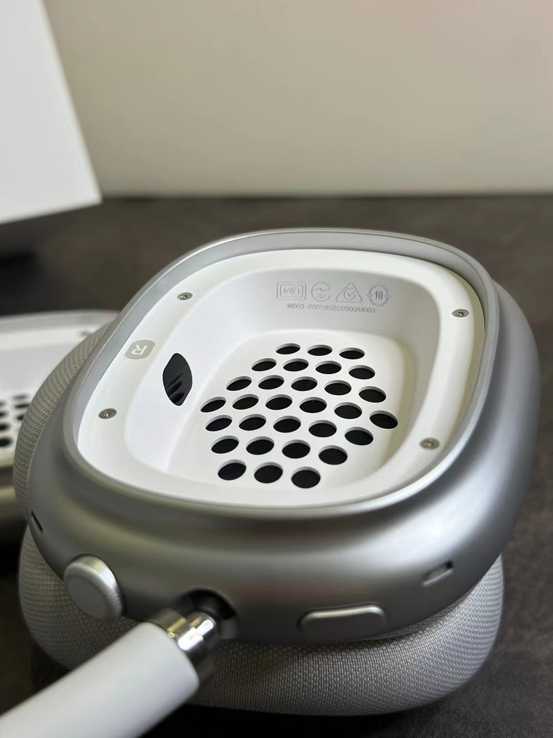 WIRELESS OVER-EAR NOISE CANCELLING HEADPHONES