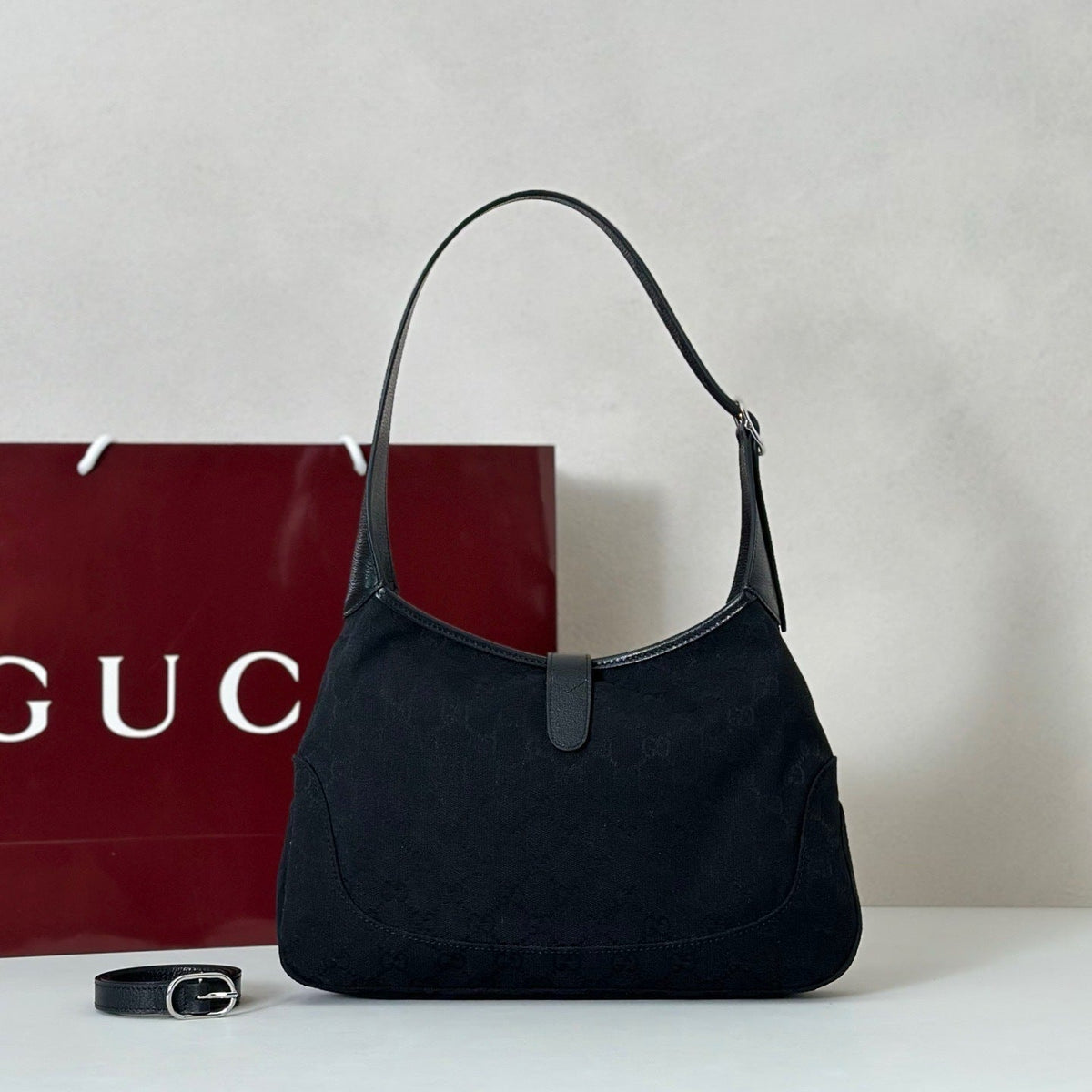MINIMAL BLACK SHOULDER BAG