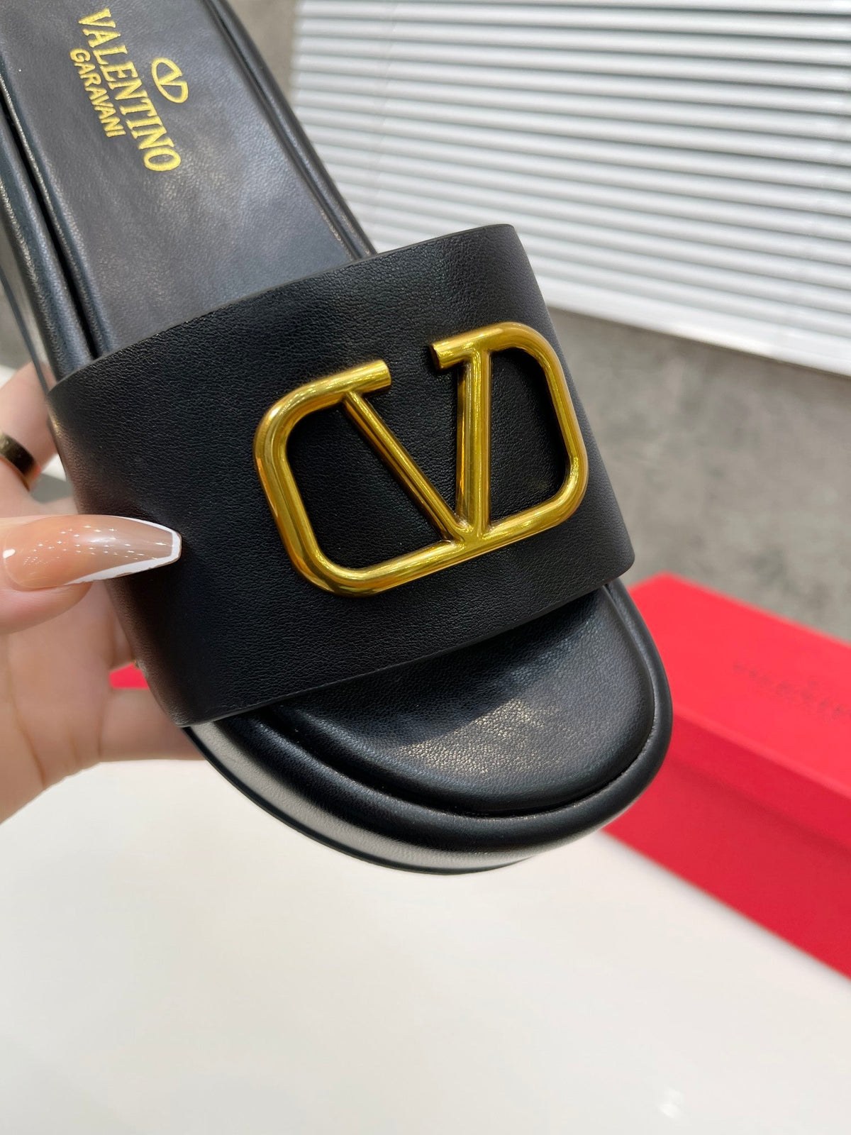 PLATFORM SLIDE SANDALS – CLASSIC BLACK WITH GOLD LOGO DETAIL