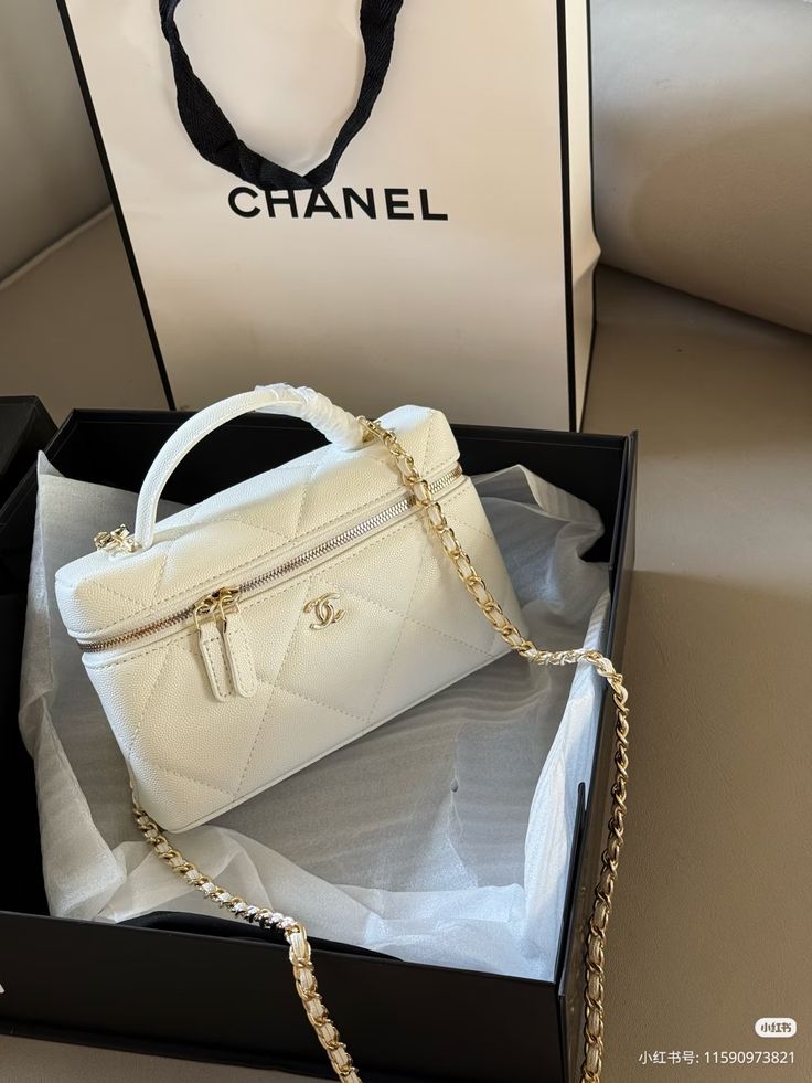 QUILTED VANITY BAG