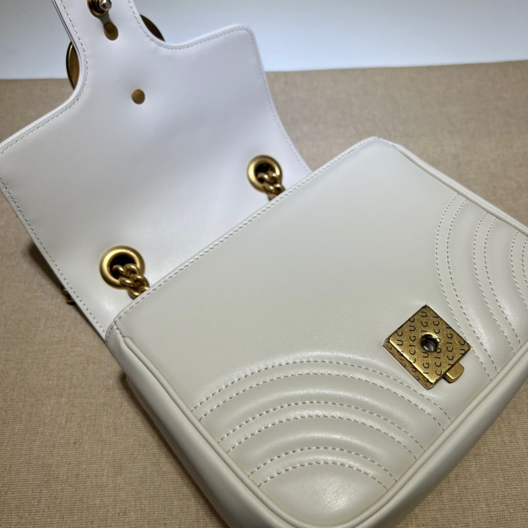 CLASSIC QUILTED MINI FLAP SHOULDER BAG