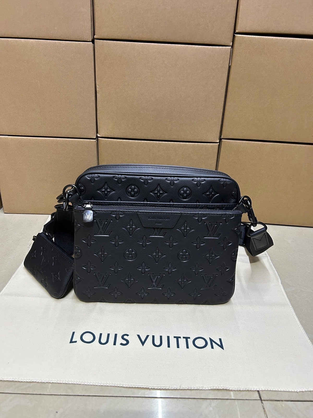 EMBOSSED LEATHER CROSSBODY BAG SET