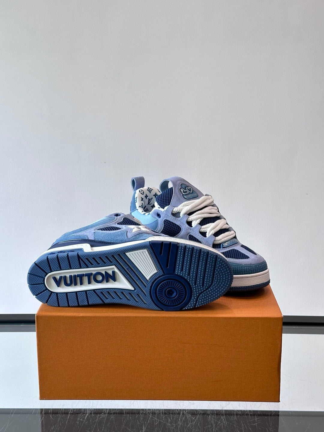 BLUE AND GREY LOW-TOP SNEAKERS WITH MESH PANELS