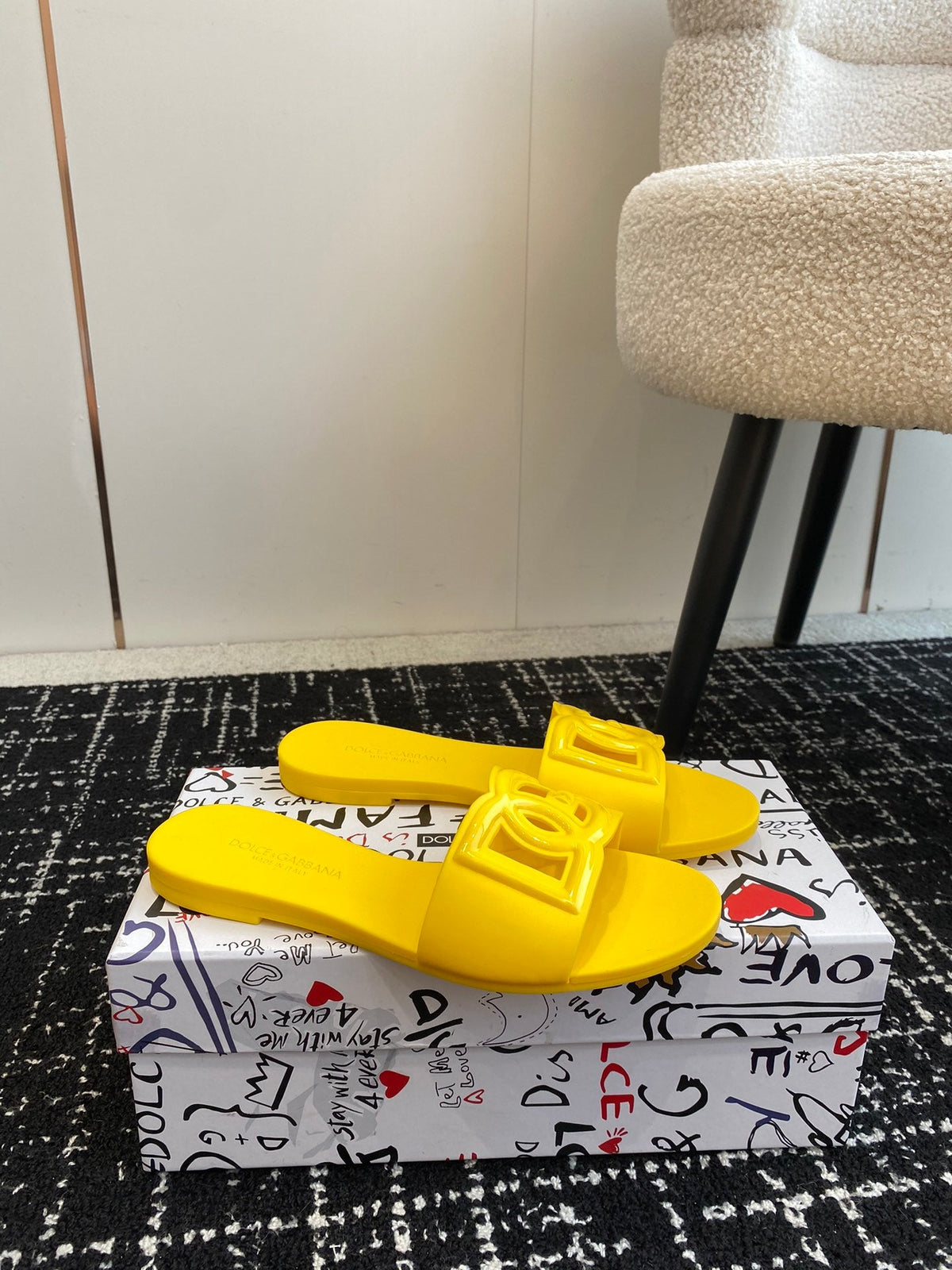 YELLOW LOGO RUBBER SLIDES