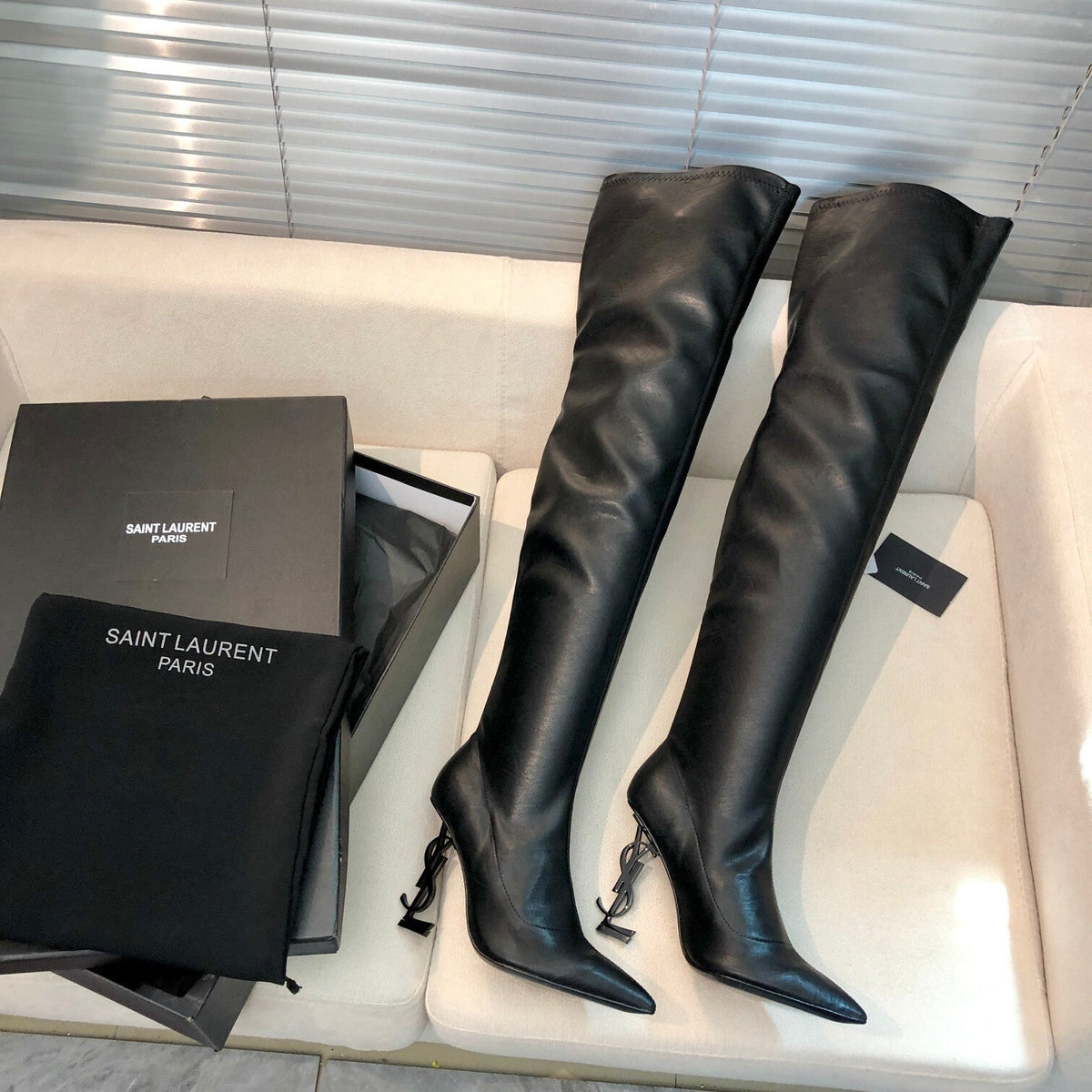 OVERKNEE POINTED HEEL BOOTS