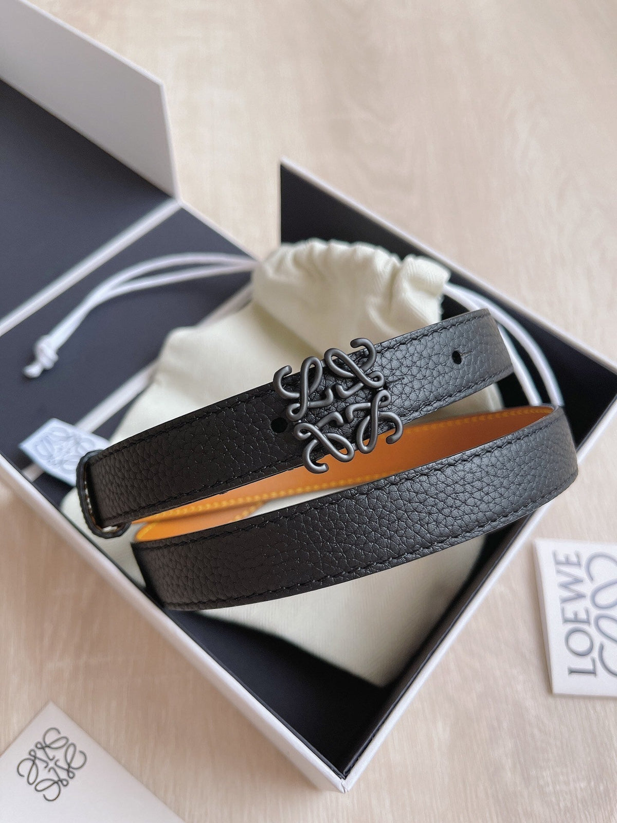 TEXTURED BLACK LEATHER BELT WITH MATTE LOGO BUCKLE