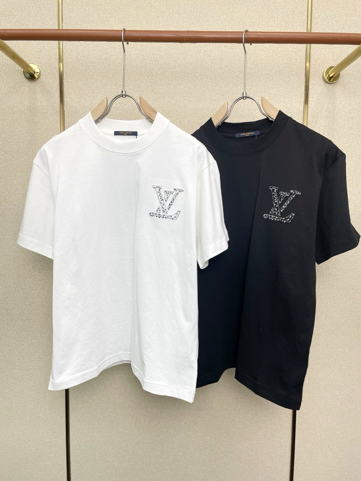 MINIMAL SHORT-SLEEVE T-SHIRT WITH EMBELLISHED CHEST DETAIL
