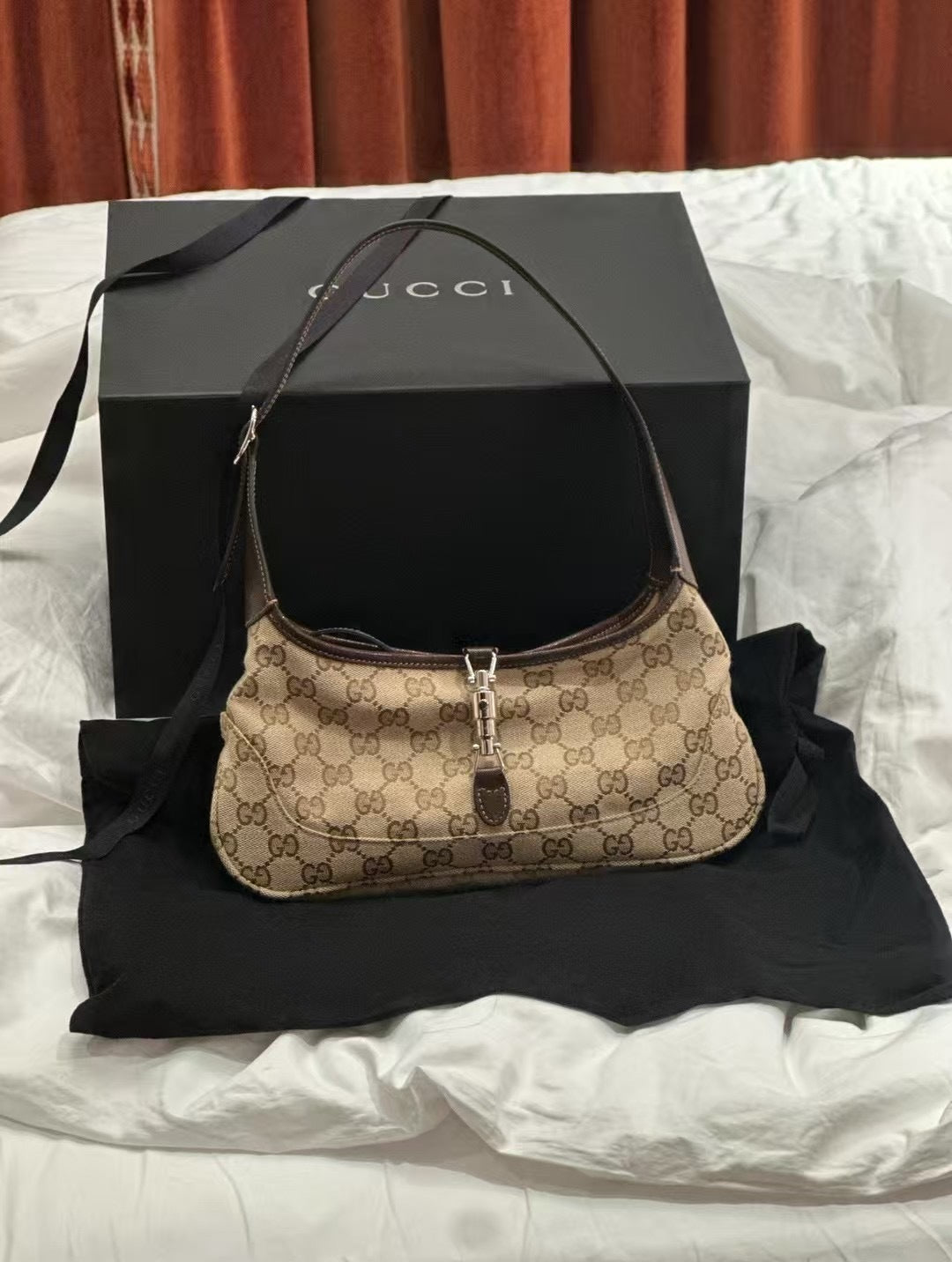 CLASSIC CANVAS SHOULDER BAG