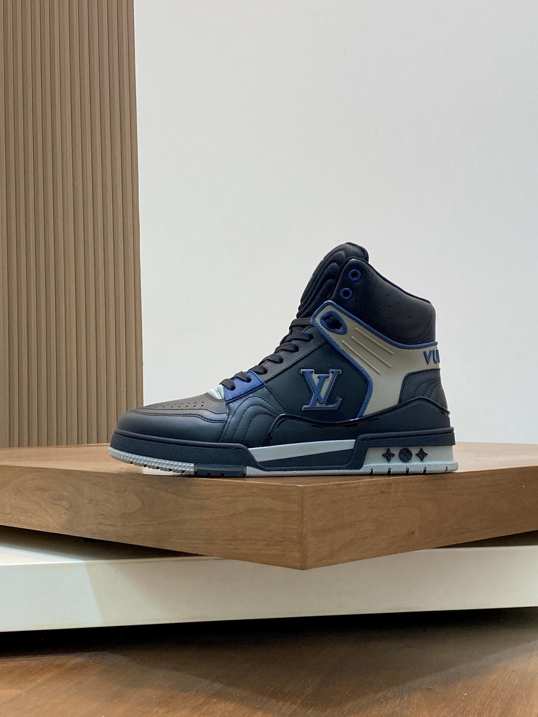 SNEAKERS WITH BLUE