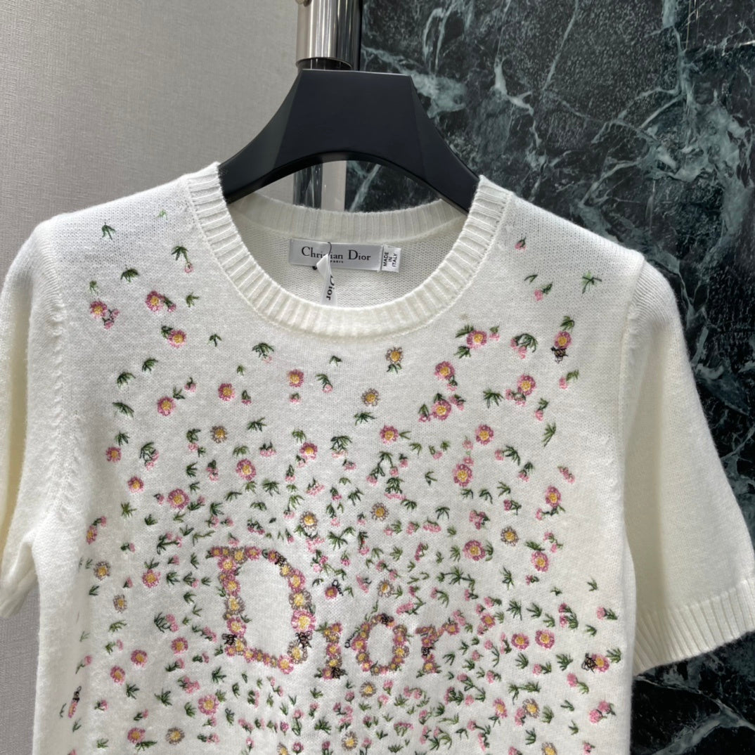 EMBROIDERED KNIT TOP