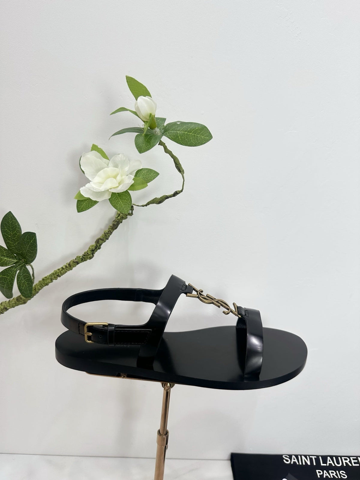 BLACK MINIMAL STRAP SANDALS WITH GOLD LOGO ACCENT