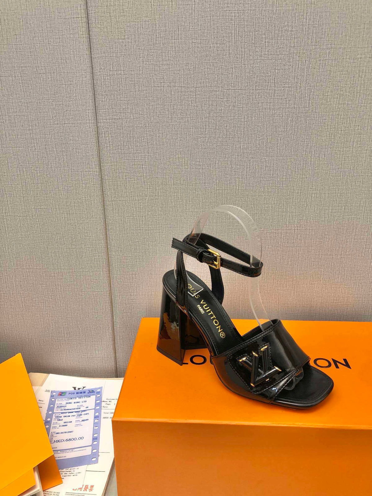 PATENT STRAP BLOCK HEEL SANDALS