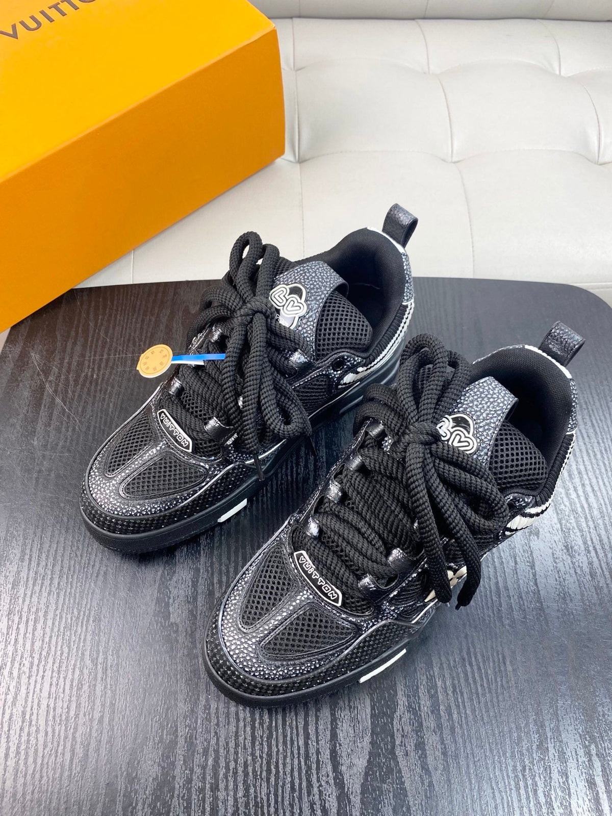 BLACK CHUNKY SNEAKERS