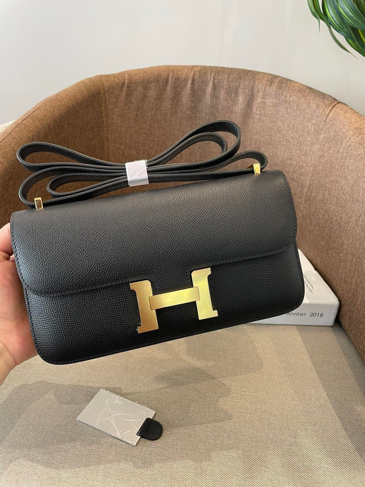 STRUCTURED LEATHER CROSSBODY BAG