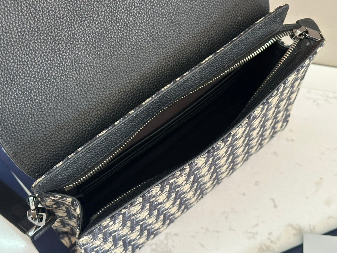 ELEGANT PATTERNED CANVAS SHOULDER BAG WITH LEATHER FLAP
