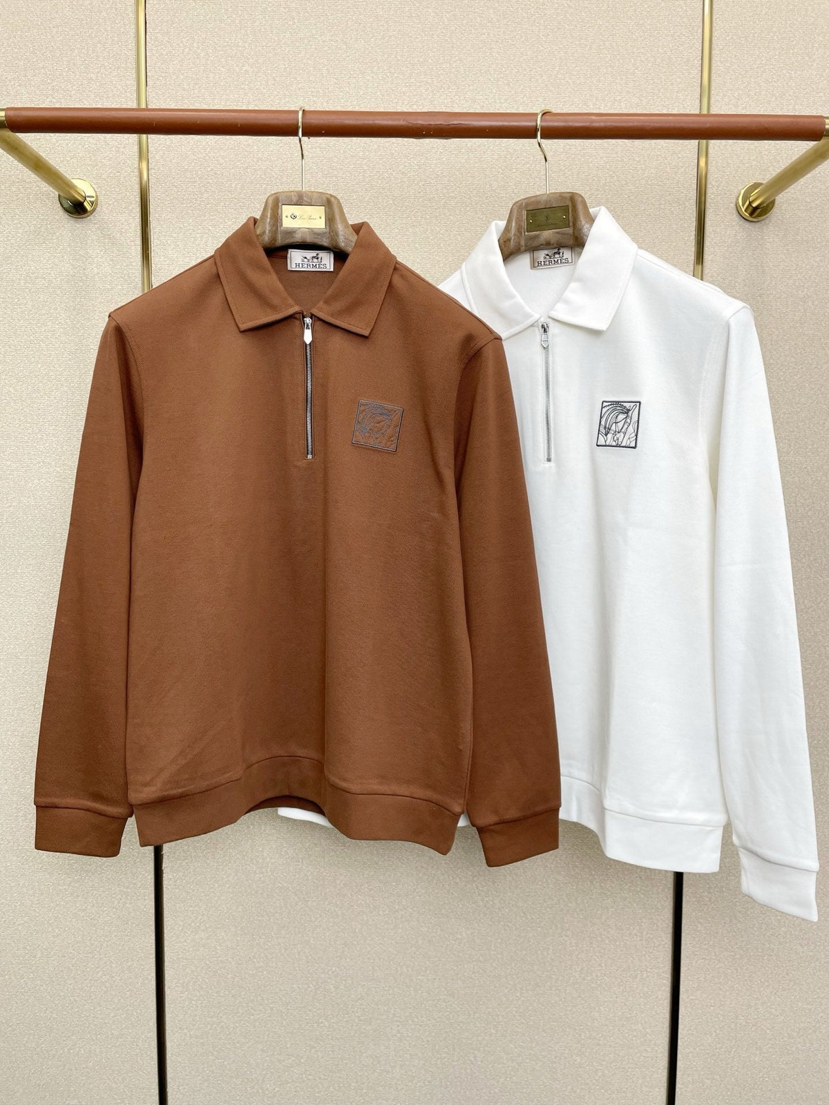 HALF ZIP COLLARED SWEATSHIRT WITH EMBROIDERED DETAIL